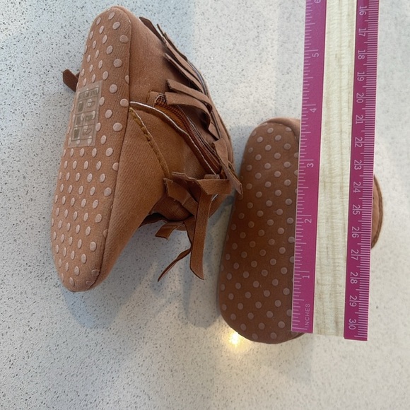 Bundle of 4 Pairs of Shoes (0-3 Months) - Picture 6 of 6